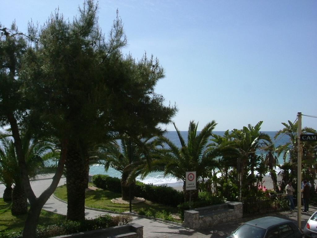 Taormina Beach House Маццео Экстерьер фото